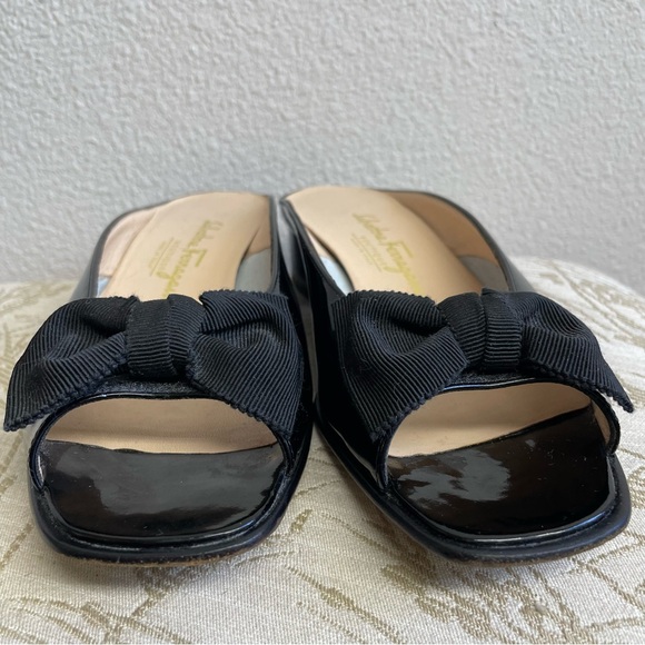 Salvatore Ferragamo Patent Leather Bow Open-toe Slides 8B - Picture 5 of 9